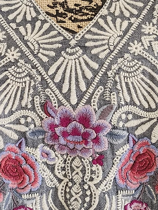 Johnny Was NWOT Grey Embroidered V-Neck Top Sz XL - Picture 2 of 7